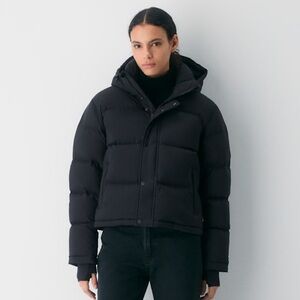 NWOT Aritzia THE SUPER PUFF™ Shorty - cliMATTE™